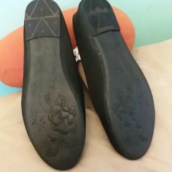 Flat B Mesh Pumps - Picture 3 of 9